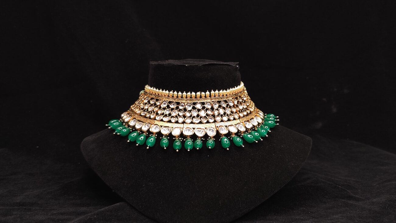 Green drops over Uncut-Glass Antique Necklace Set